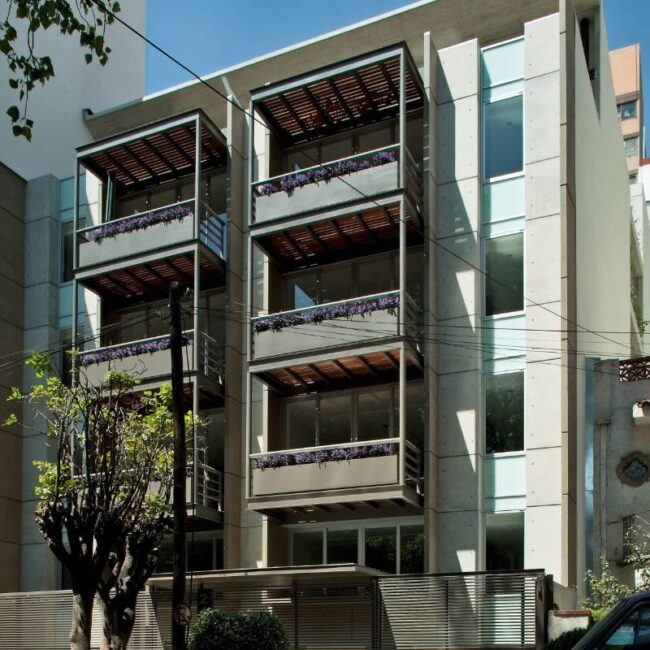 Fachada contemporánea del Edificio Altara 247, en Ambato