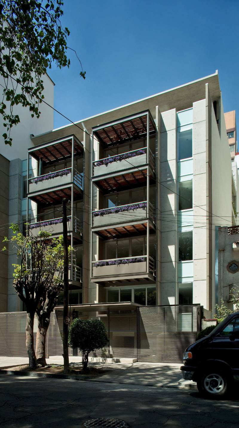 Fachada contemporánea del Edificio Altara 247, en Ambato