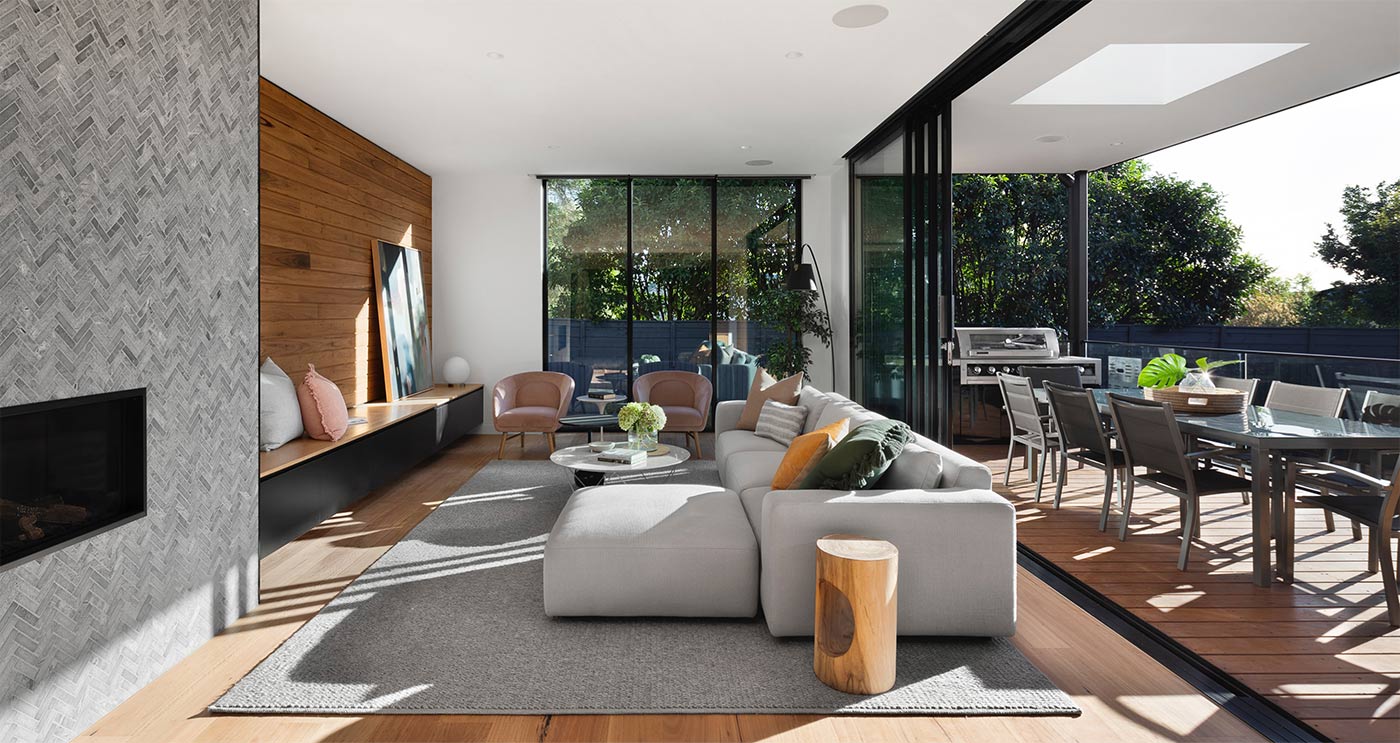 Fachada contemporánea con diseño funcional y materiales nobles en el Conjunto Habitacional Altamira"